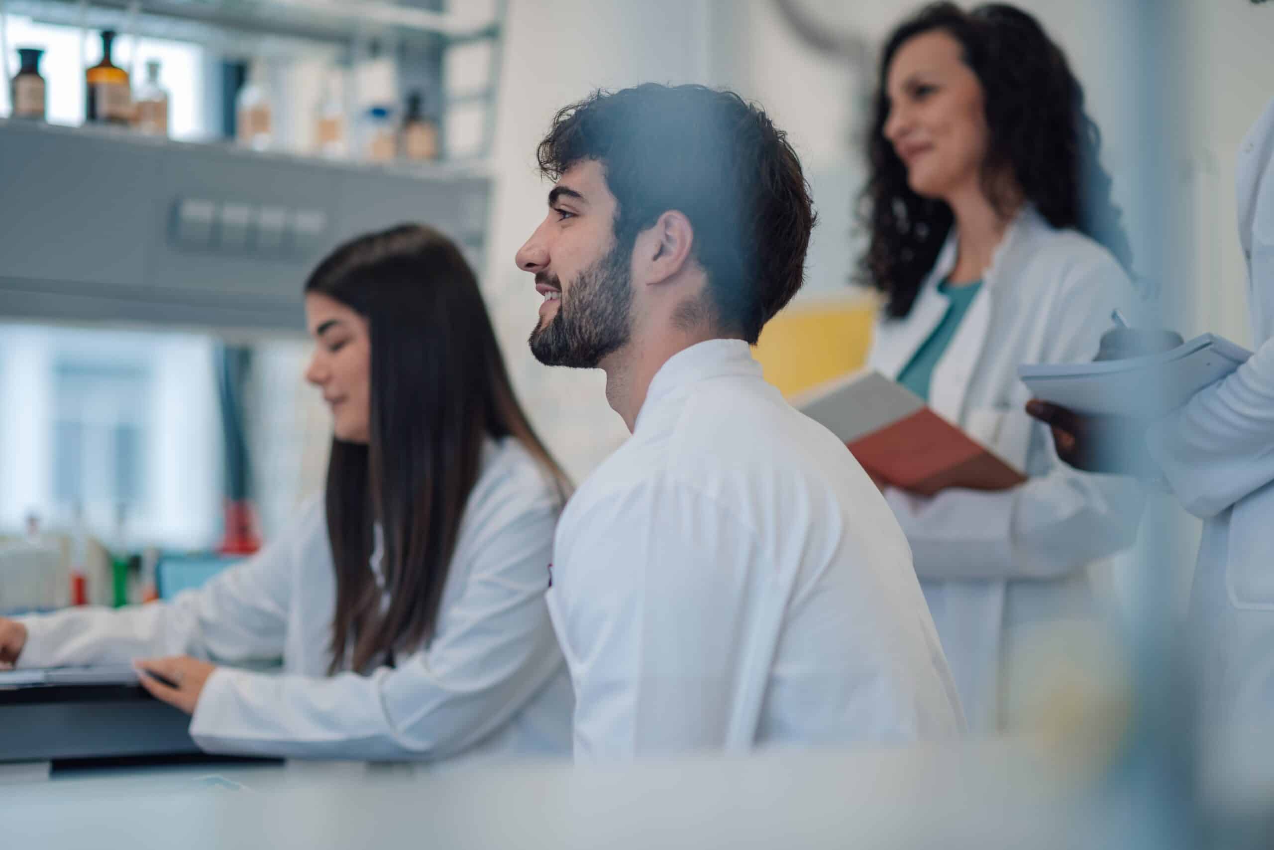 groupofdiversemedicalstudentsandscientistswearinglabcoats